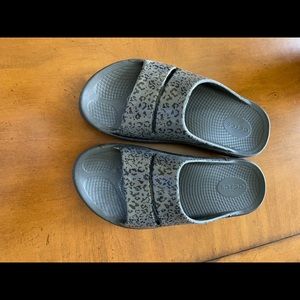 Oofos recovery slide